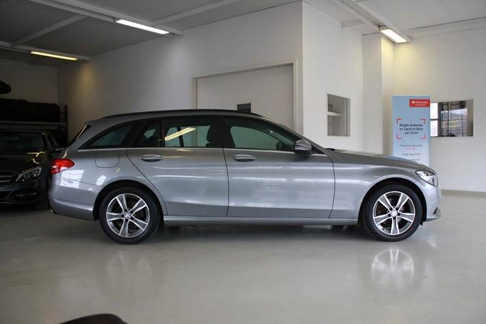 Grå Mercedes C200 fra 2016