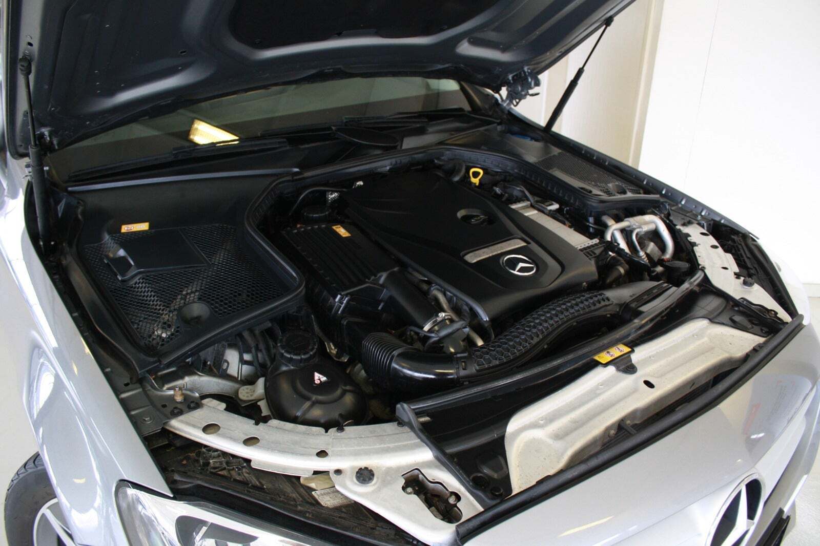 Grå Mercedes C200 fra 2016