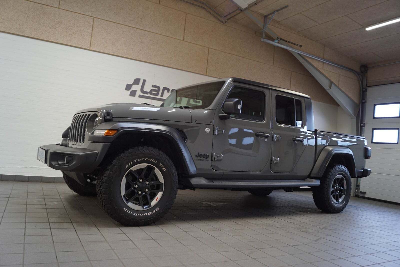 Grå Jeep Gladiator fra 2022