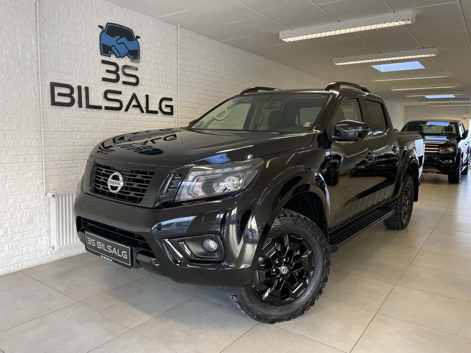 Grå Nissan Navara fra 2021
