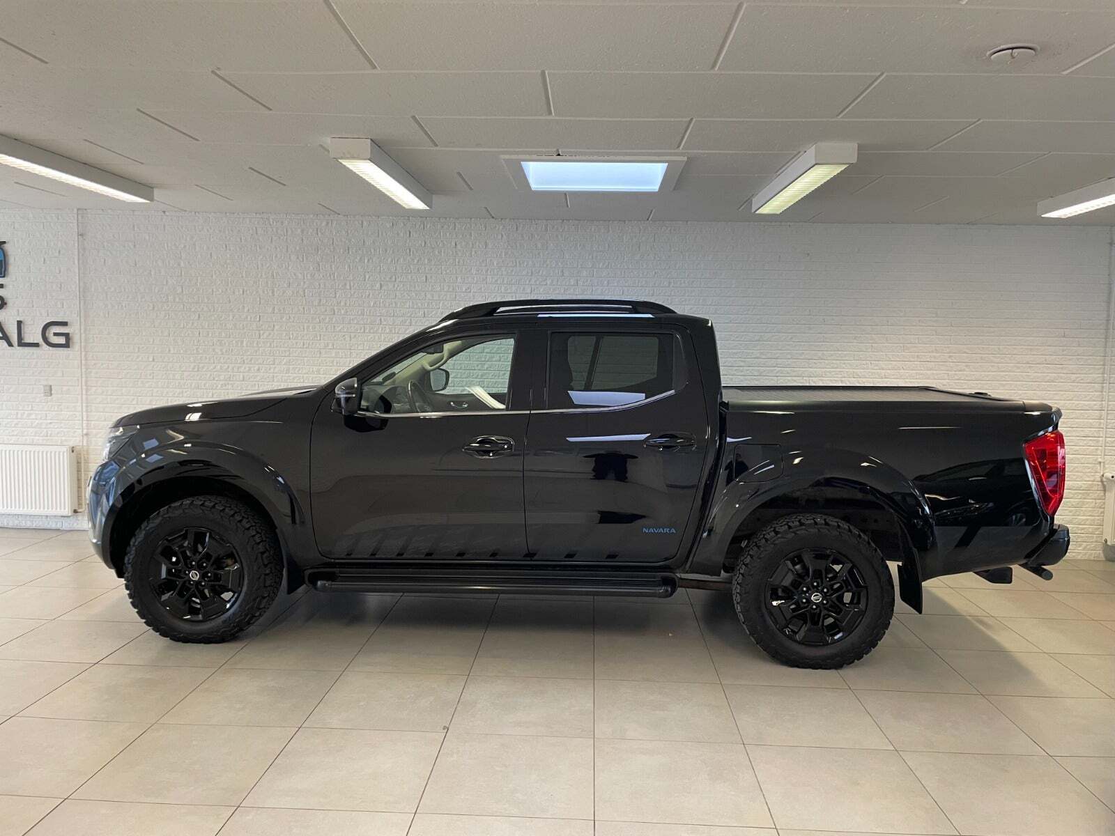 Grå Nissan Navara fra 2021