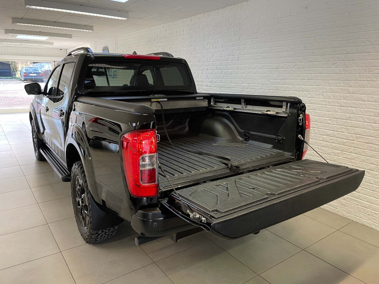 Grå Nissan Navara fra 2021