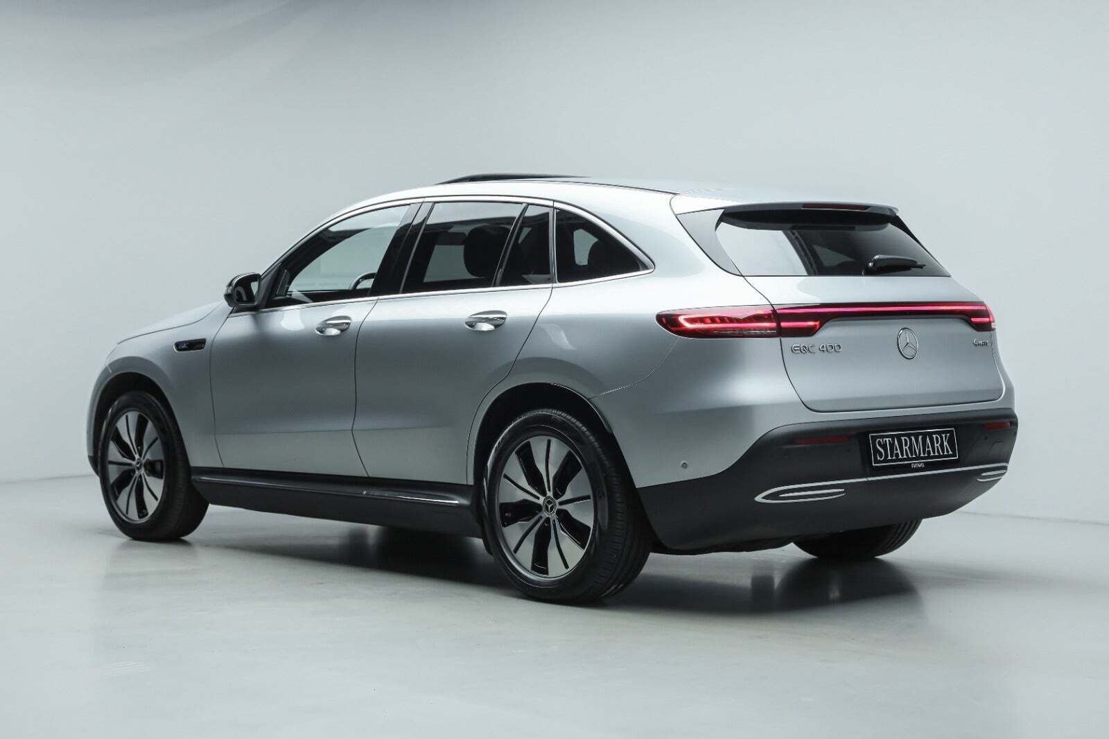 Grå Mercedes EQC400 fra 2021