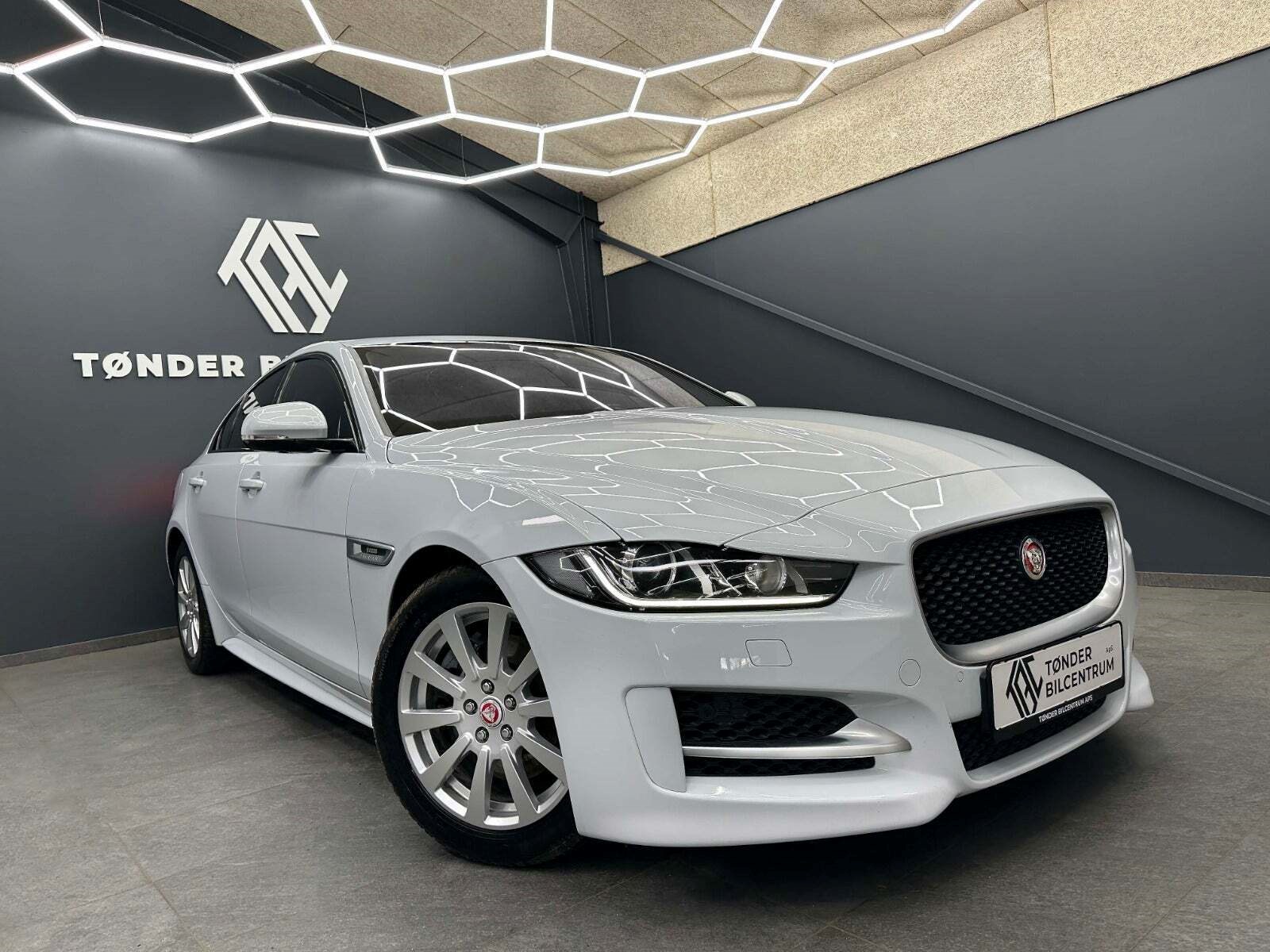 Guide til Jaguar XE 20d Prestige Automatik (Årgang 06/2015 - 04/2018)