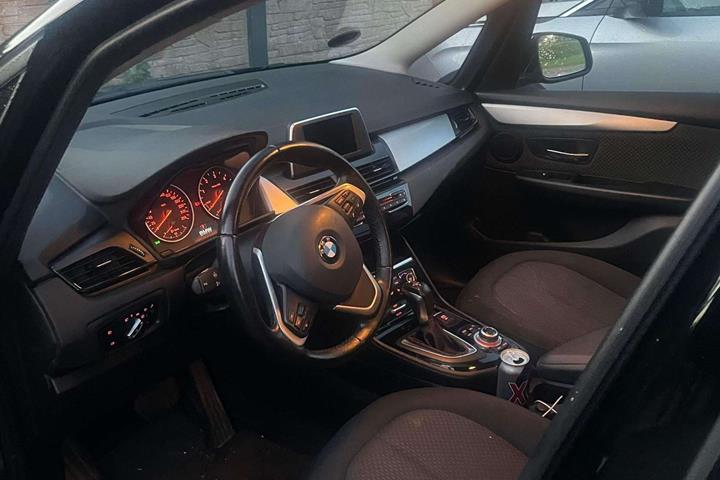 Sort BMW 220d fra 2016