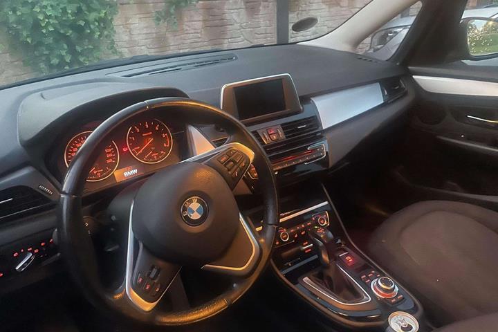 Sort BMW 220d fra 2016