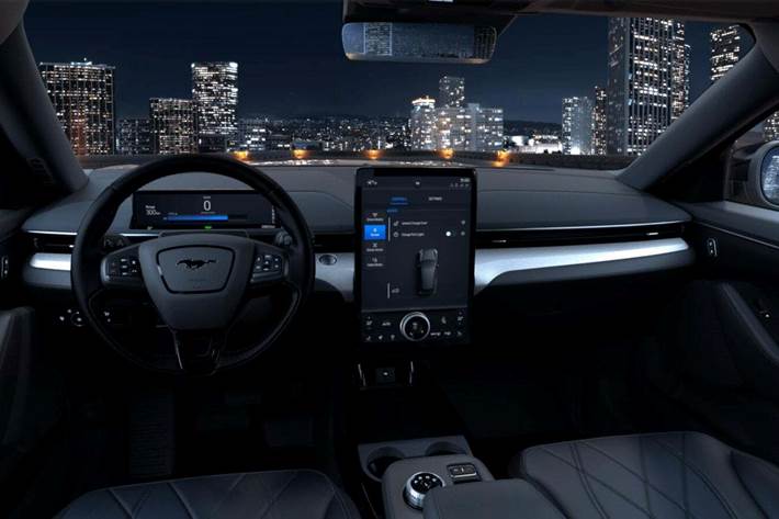 Grå Ford Mustang Mach-E fra 2023