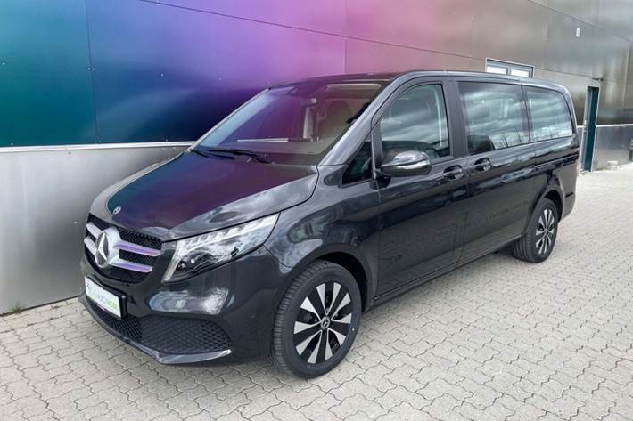 Grå Mercedes V220 d fra 2023