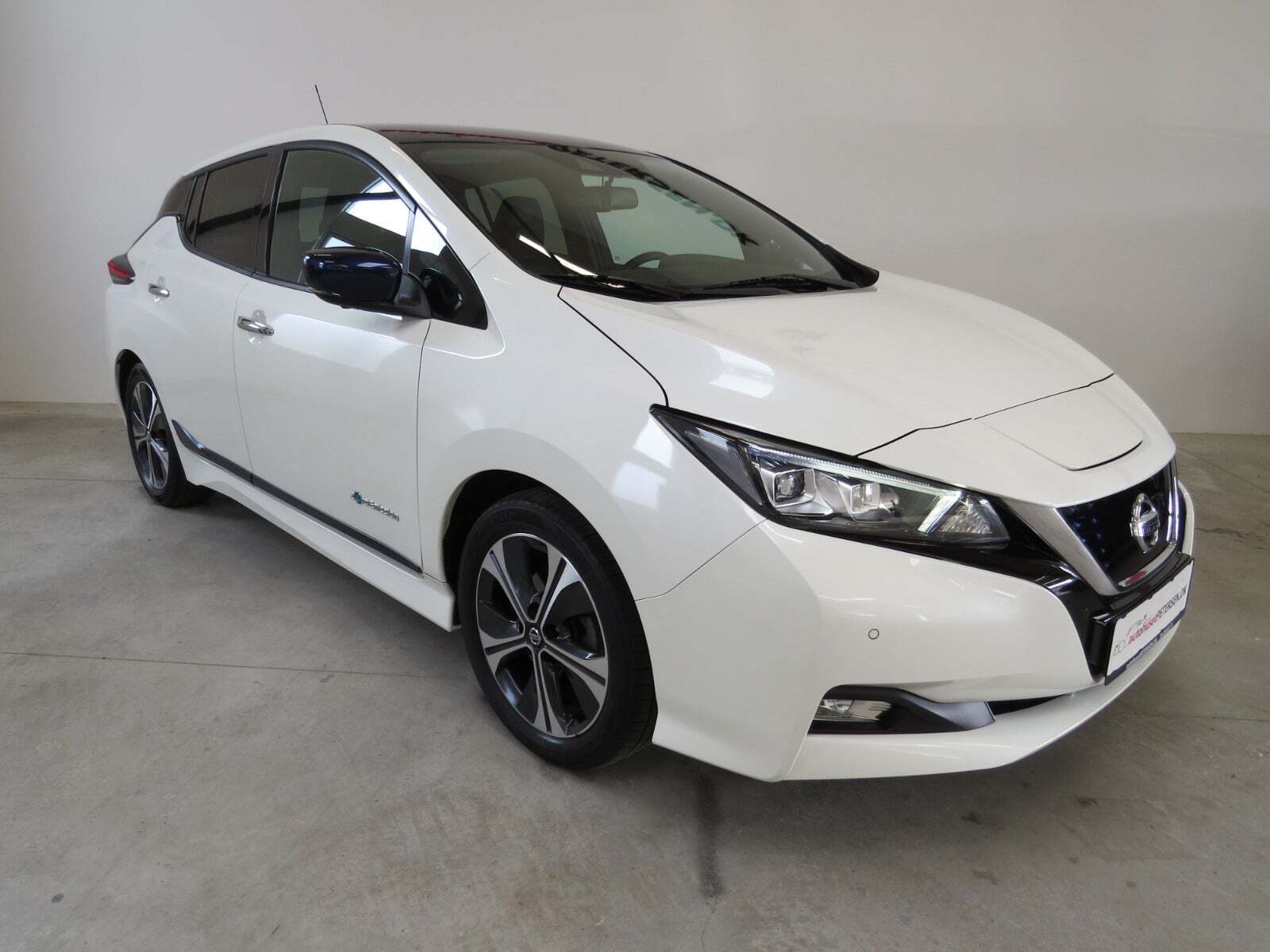 Hvid Nissan Leaf fra 2018