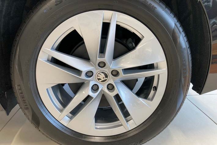 Sort Skoda Enyaq fra 2023