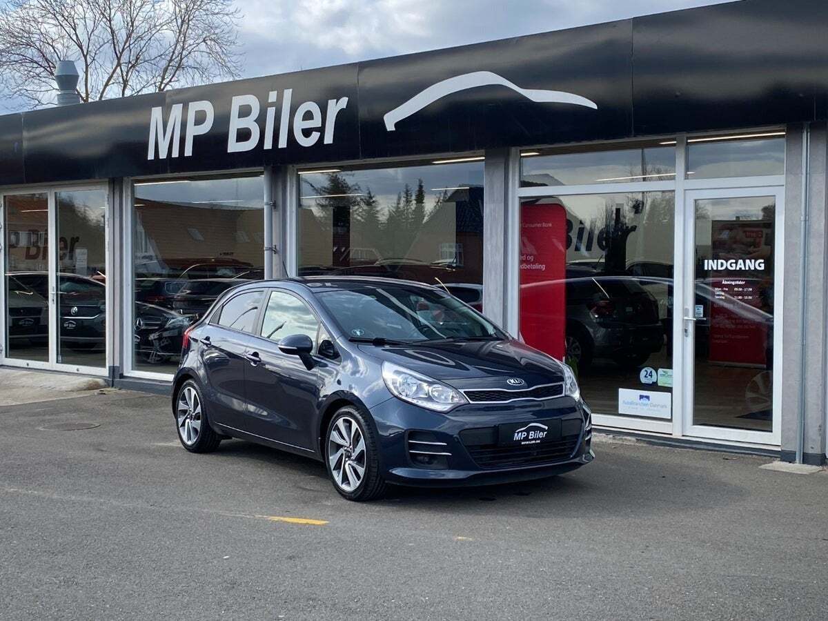 Grå Kia Rio fra 2015
