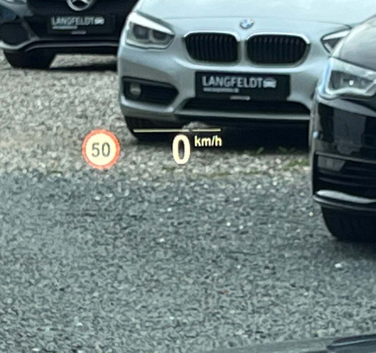 Grå BMW 545e fra 2022