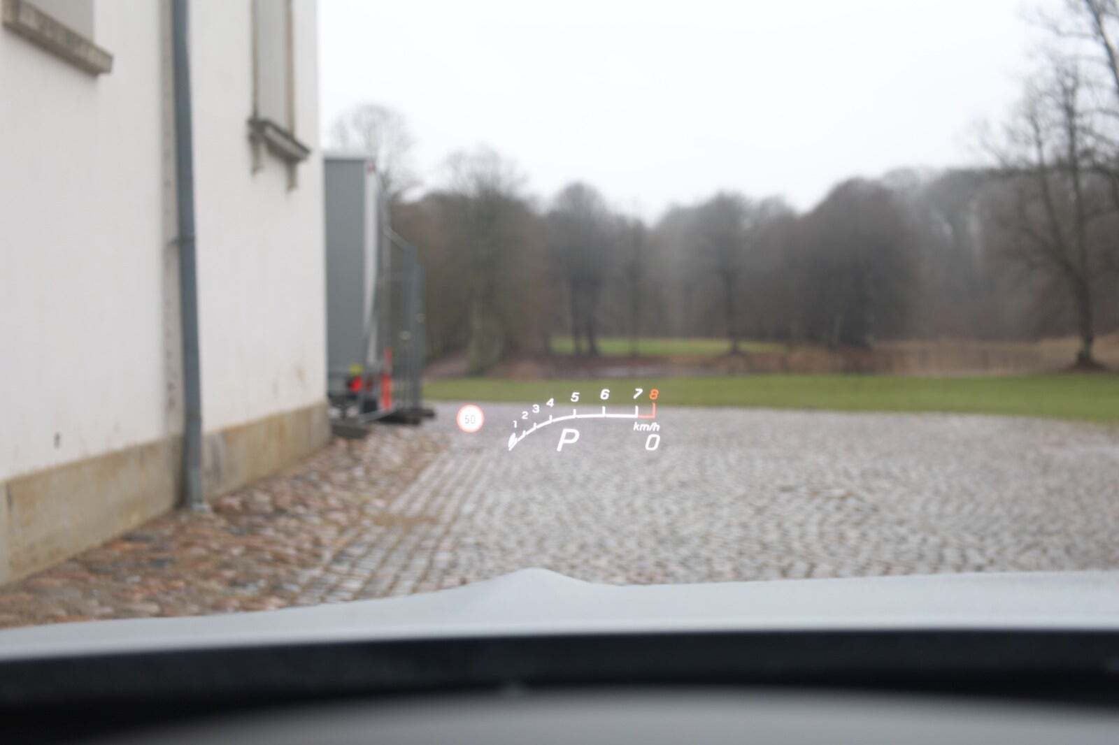 Grå Mercedes C63 fra 2017