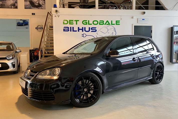 Grå VW Golf V fra 2008