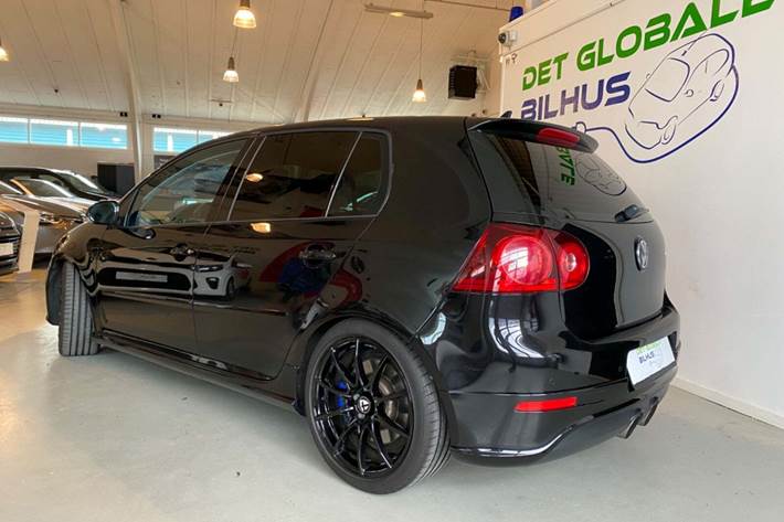 Grå VW Golf V fra 2008