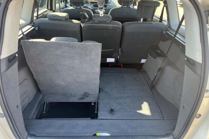 undefined Renault Grand Scenic III fra 2010 set indefra
