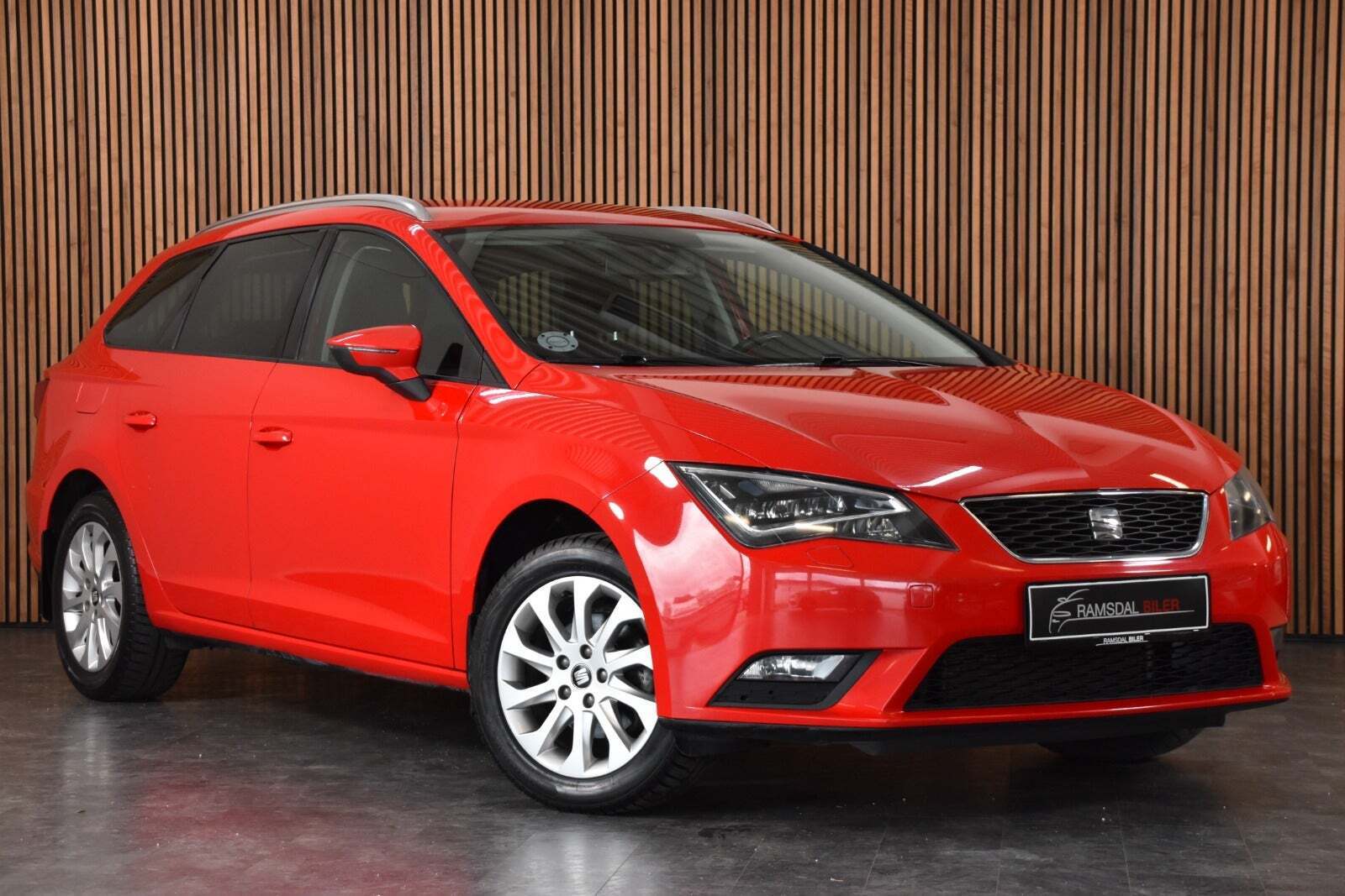 Rød Seat Leon fra 2014