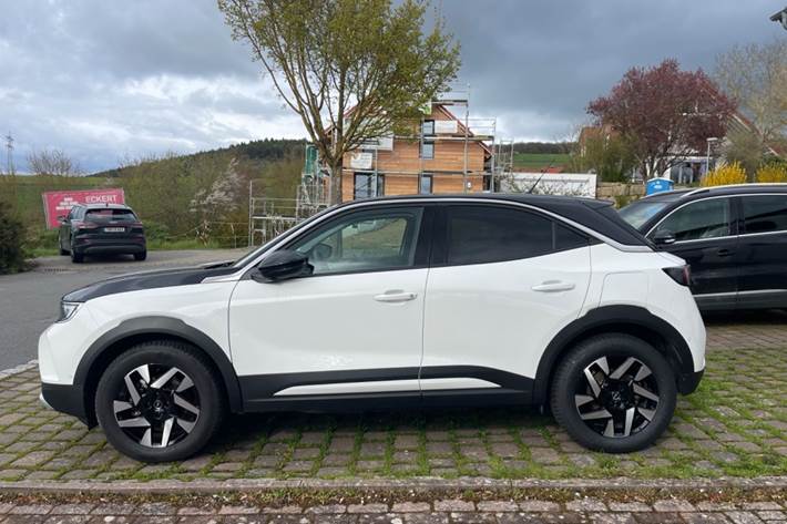 Hvid Opel Mokka fra 2022