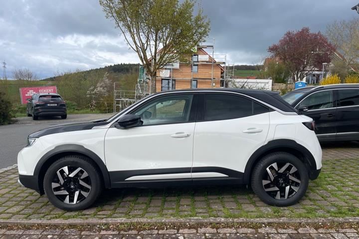 Hvid Opel Mokka fra 2022