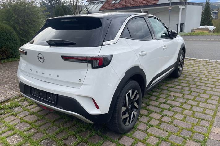 Hvid Opel Mokka fra 2022
