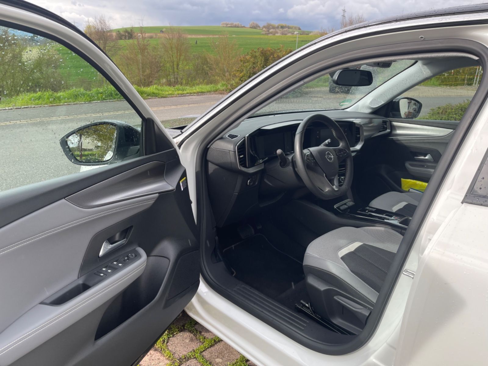 Hvid Opel Mokka fra 2022
