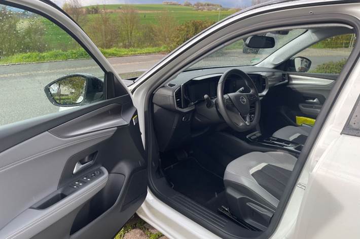 Hvid Opel Mokka fra 2022