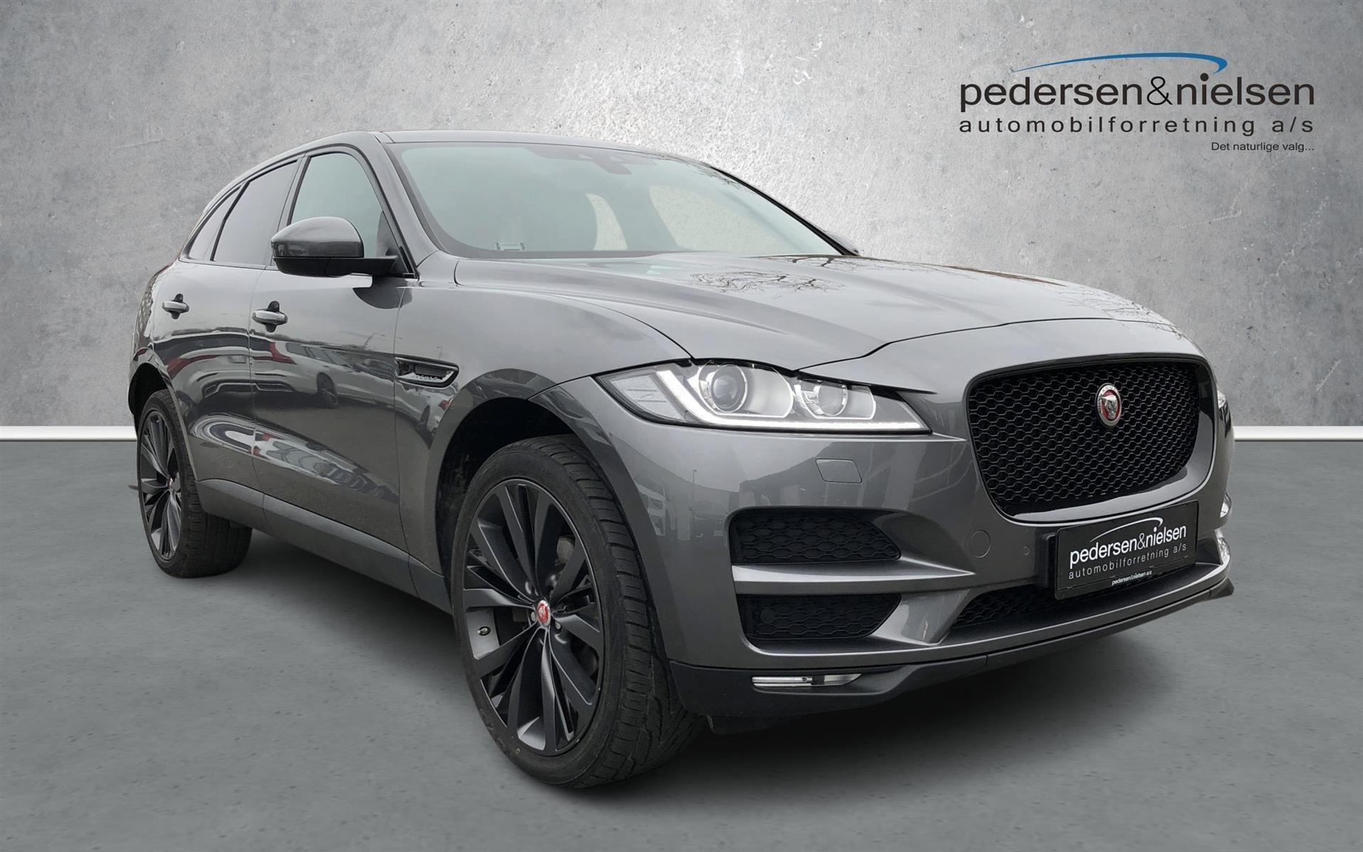 Grå Jaguar F-Pace fra 2016