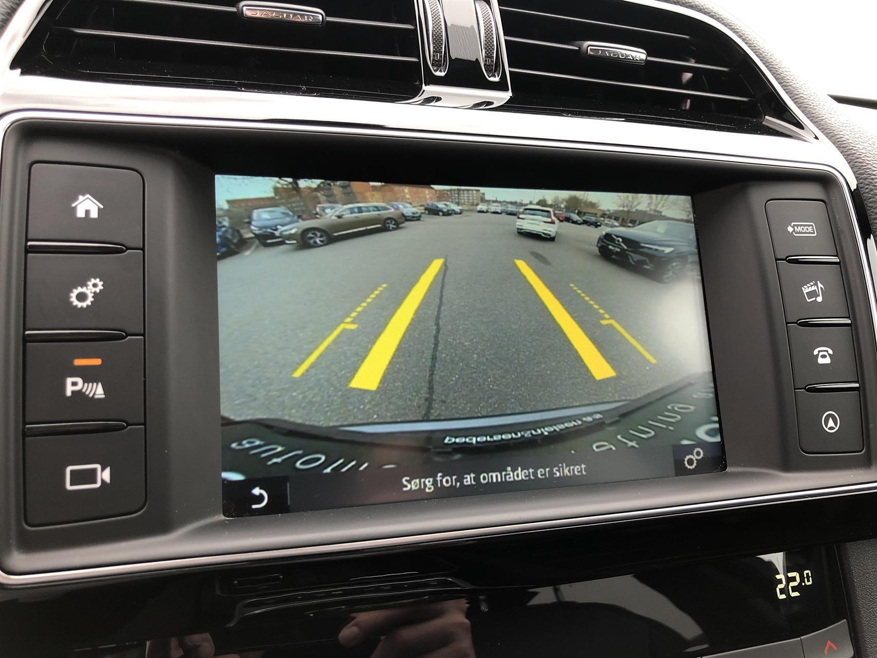 Grå Jaguar F-Pace fra 2016