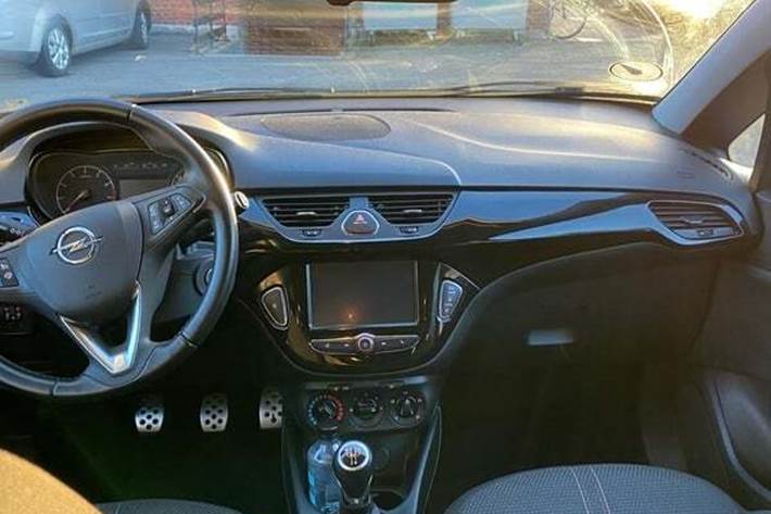 Grå Opel Corsa fra 2018