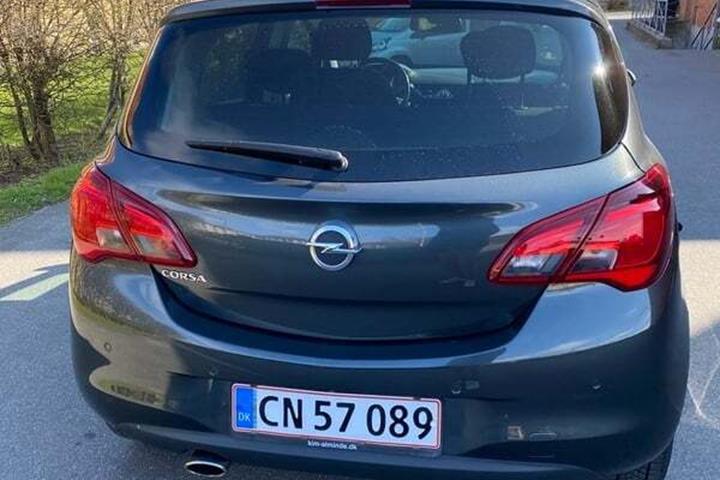 Grå Opel Corsa fra 2018