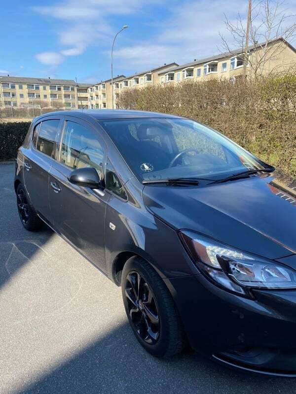 Grå Opel Corsa fra 2018
