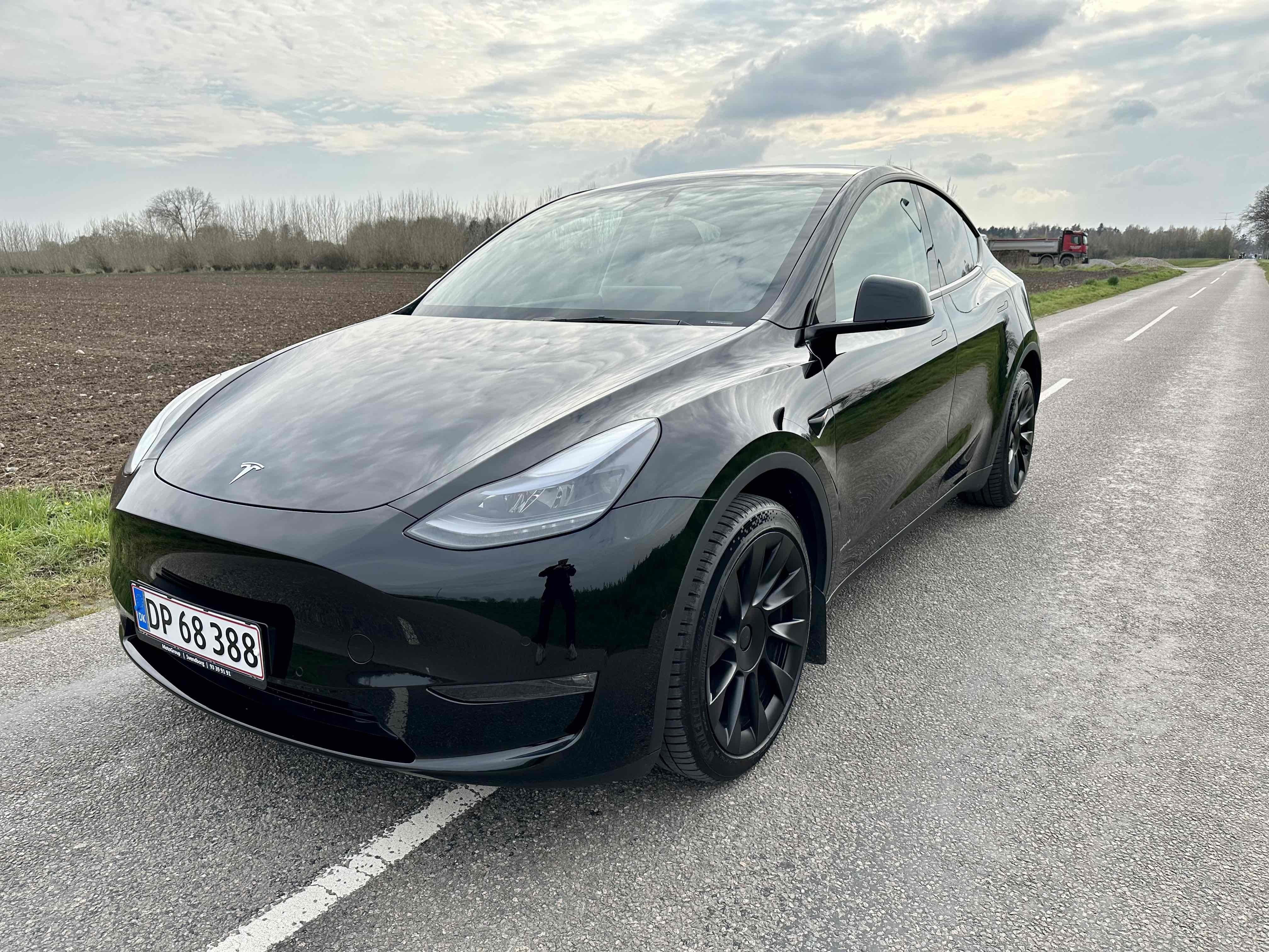 Sort Tesla Model Y fra 2022
