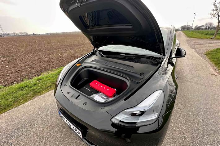 Sort Tesla Model Y fra 2022