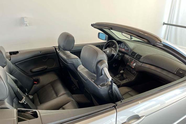 Grå BMW 318Ci fra 2004