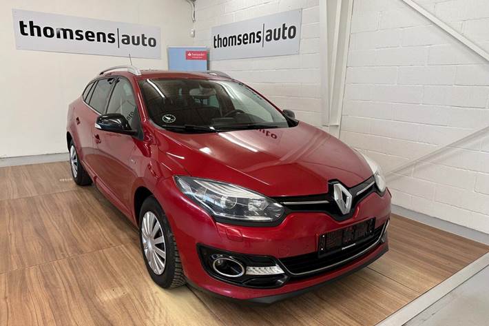 Rød Renault Megane III fra 2014 set udefra