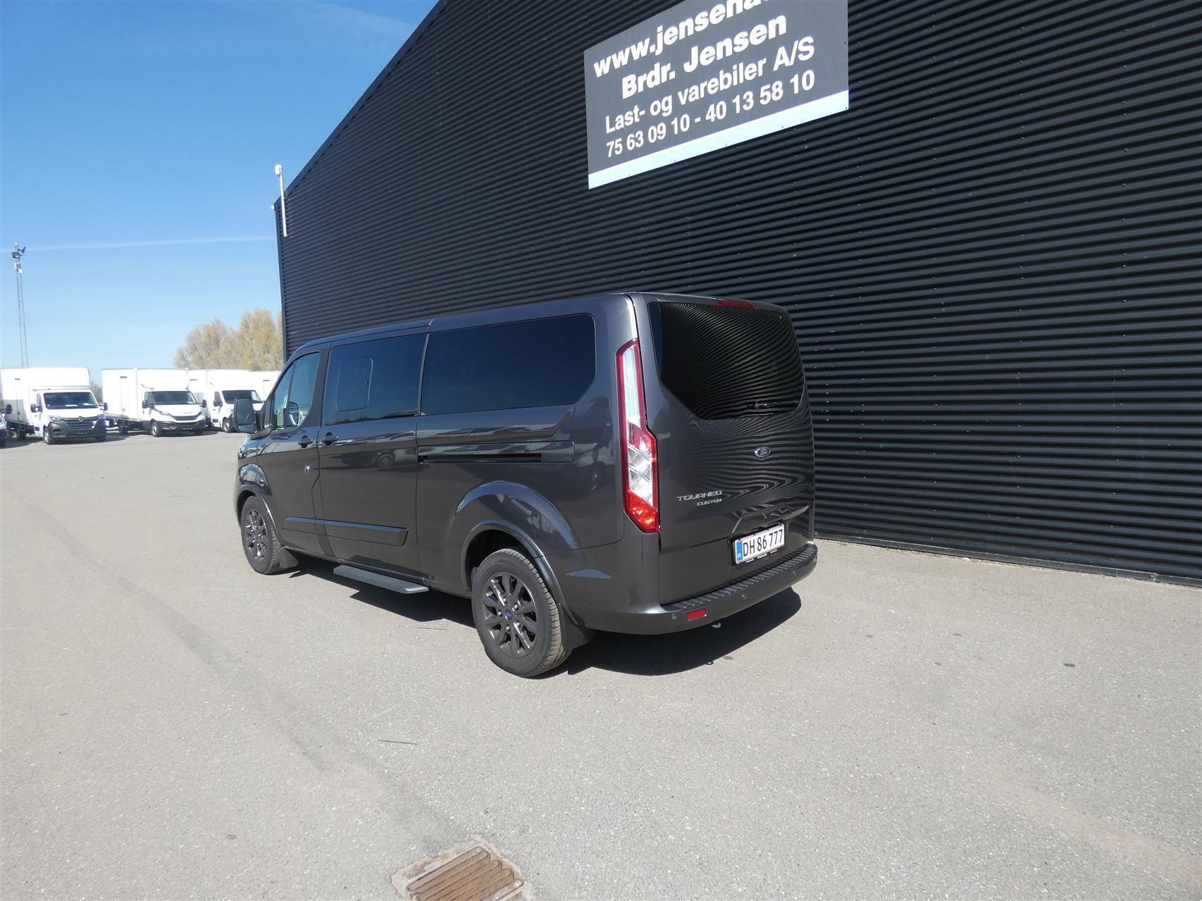 Sort Ford Tourneo Custom fra 2023