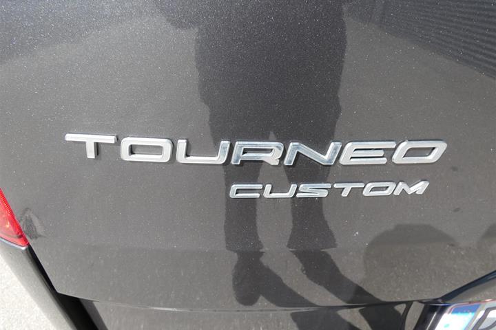 Sort Ford Tourneo Custom fra 2023