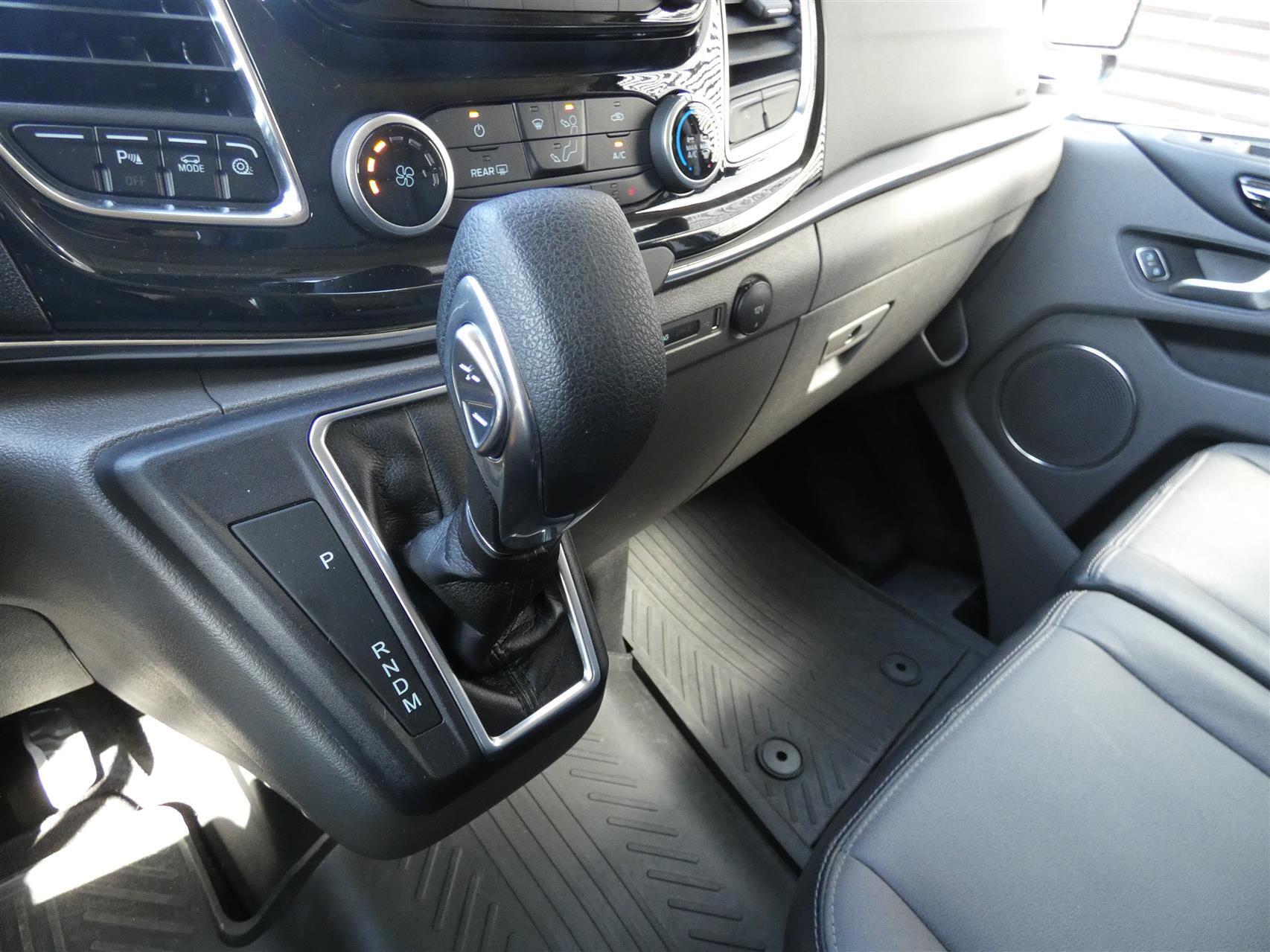 Sort Ford Tourneo Custom fra 2023