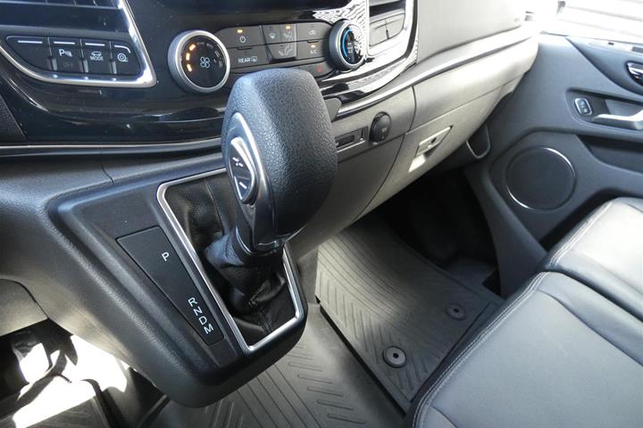 Sort Ford Tourneo Custom fra 2023