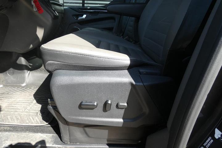 Sort Ford Tourneo Custom fra 2023