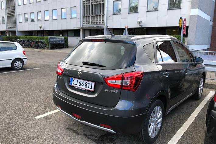 Grå Suzuki S-Cross fra 2019