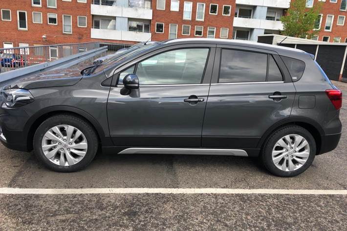 Grå Suzuki S-Cross fra 2019