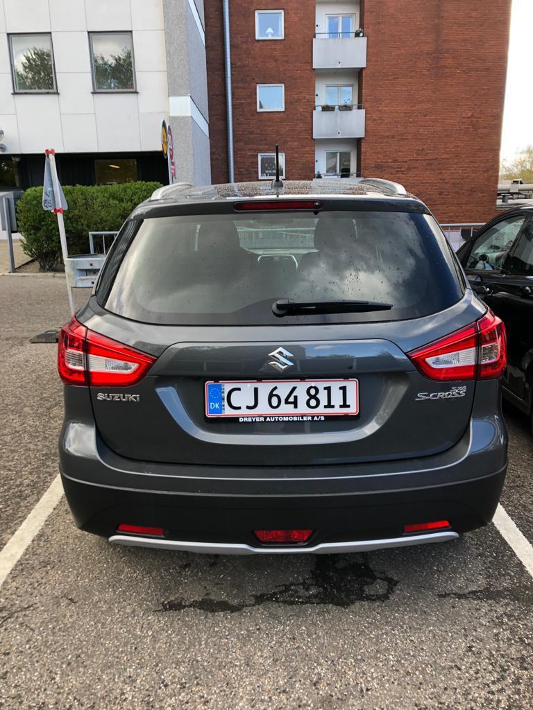 Grå Suzuki S-Cross fra 2019