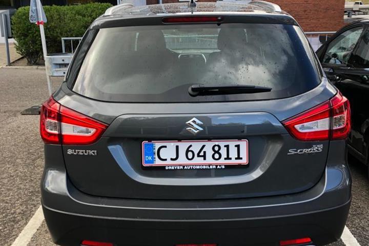 Grå Suzuki S-Cross fra 2019