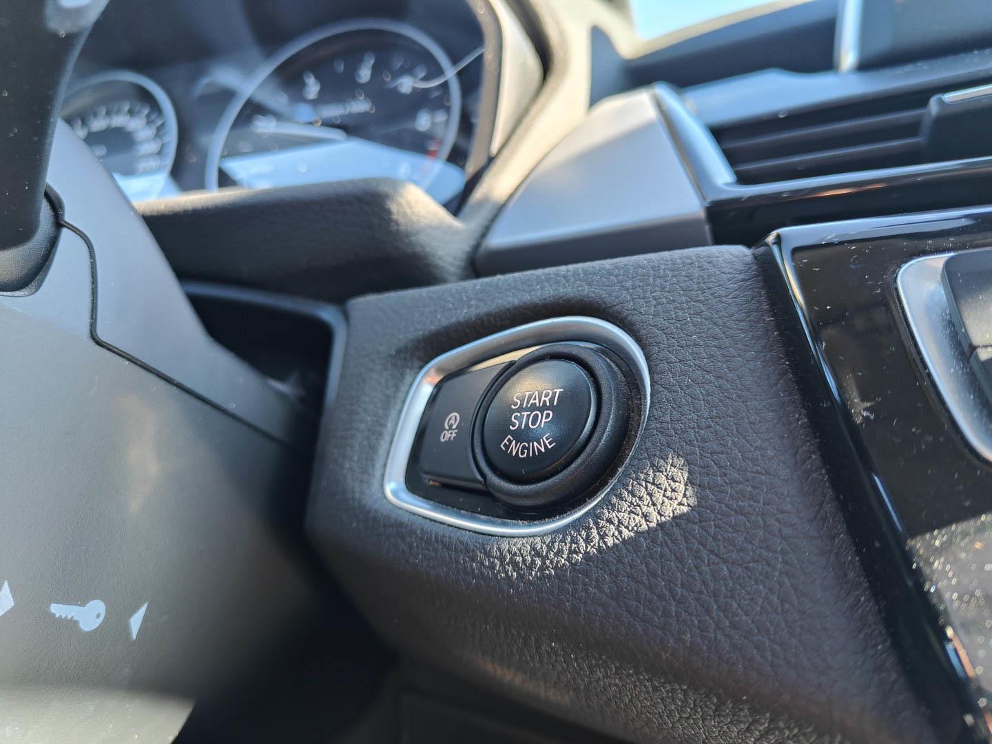 Sort BMW 218d fra 2016