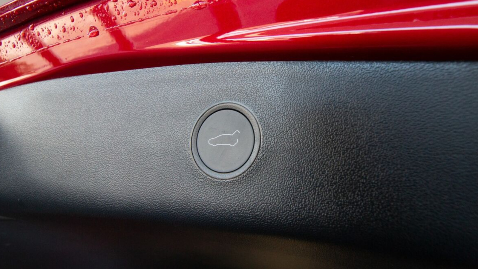 Grå Tesla Model 3 fra 2022