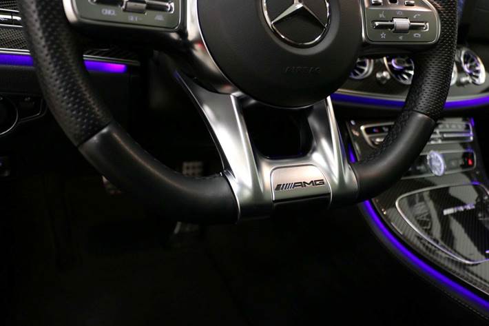 Grå Mercedes E63 fra 2019