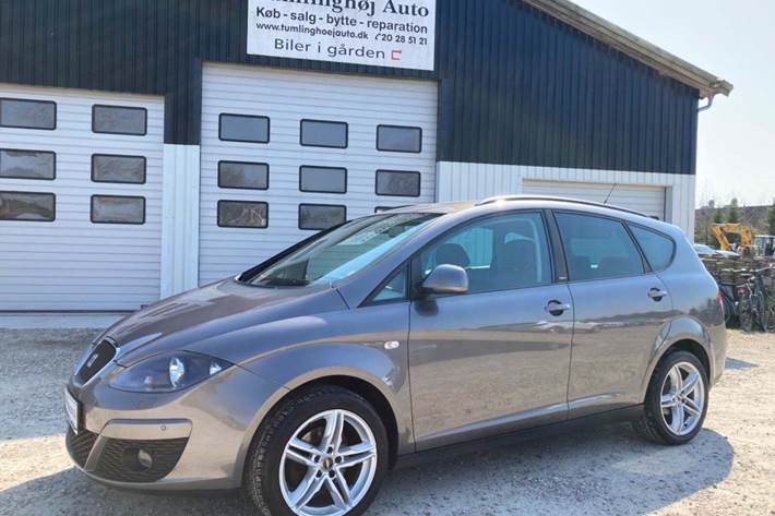 Grå Seat Altea XL fra 2015 set udefra