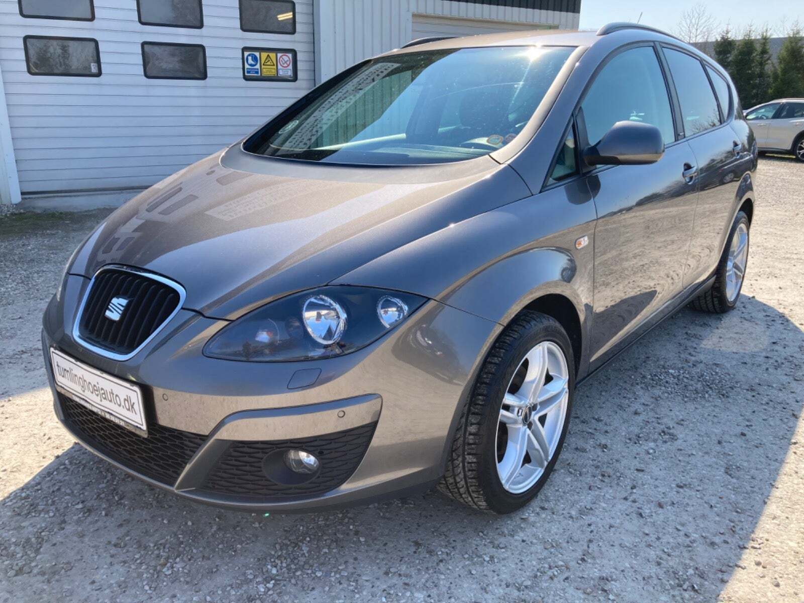 Grå Seat Altea XL fra 2015 set udefra