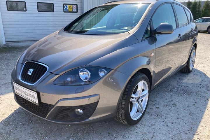 Grå Seat Altea XL fra 2015 set udefra